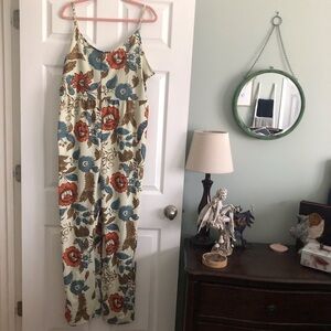 Izuria retro floral natural soft overalls with pockets in size 2XL.